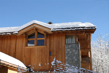 St Martin Ski Chalet: Side view of chalet