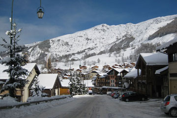 St Martin Ski Chalet: St Martin main street