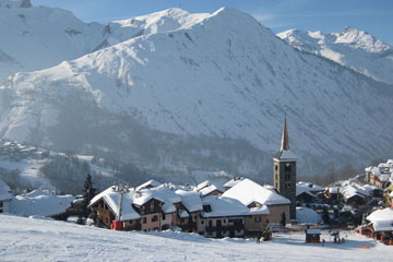 St Martin Ski Chalet: St Martin village square from the slopes